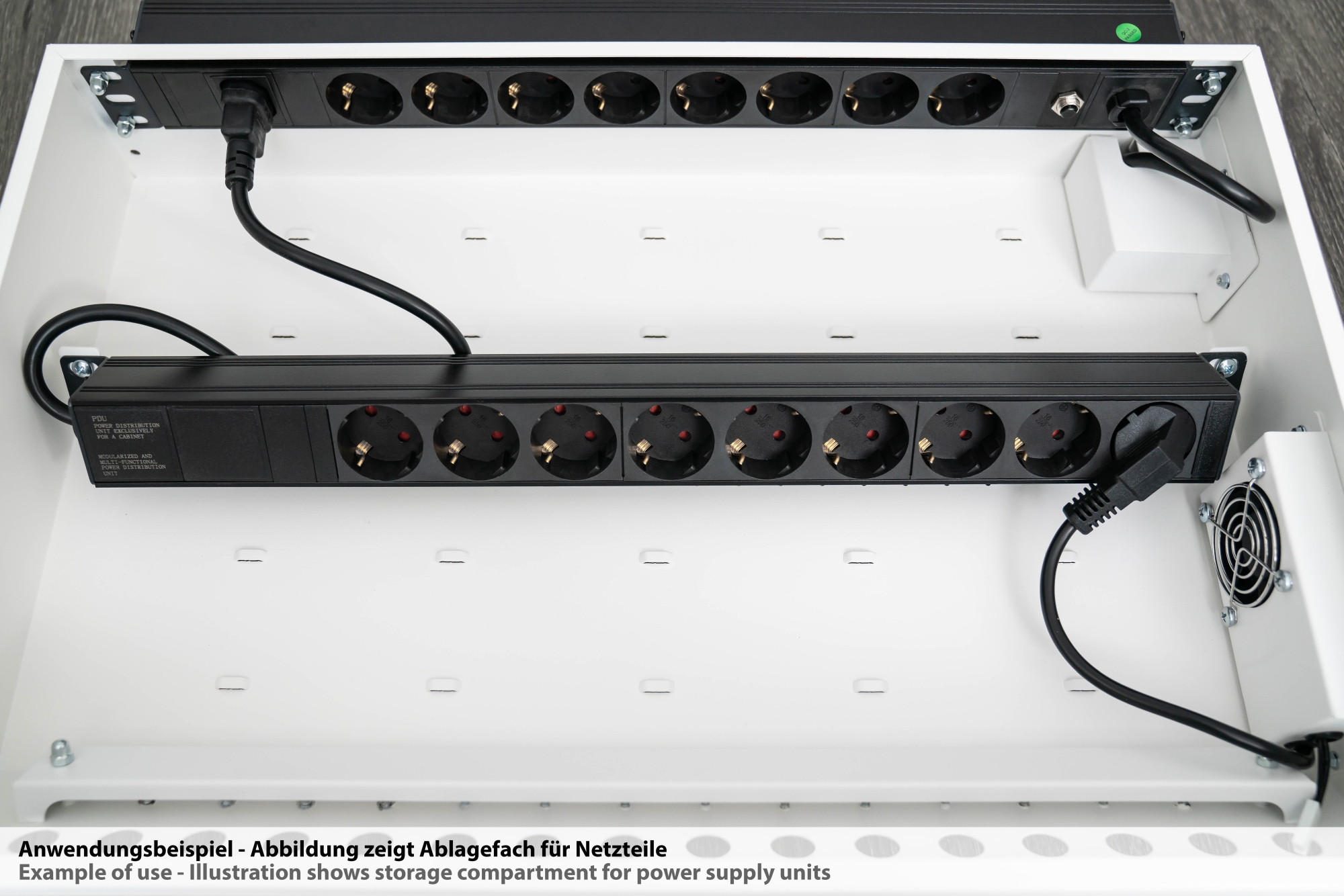 Good Connections® GEMMA N32 Notebook-Ladewagen für 32 Geräte, Schutzkontaktbuchsen, weiß/blau