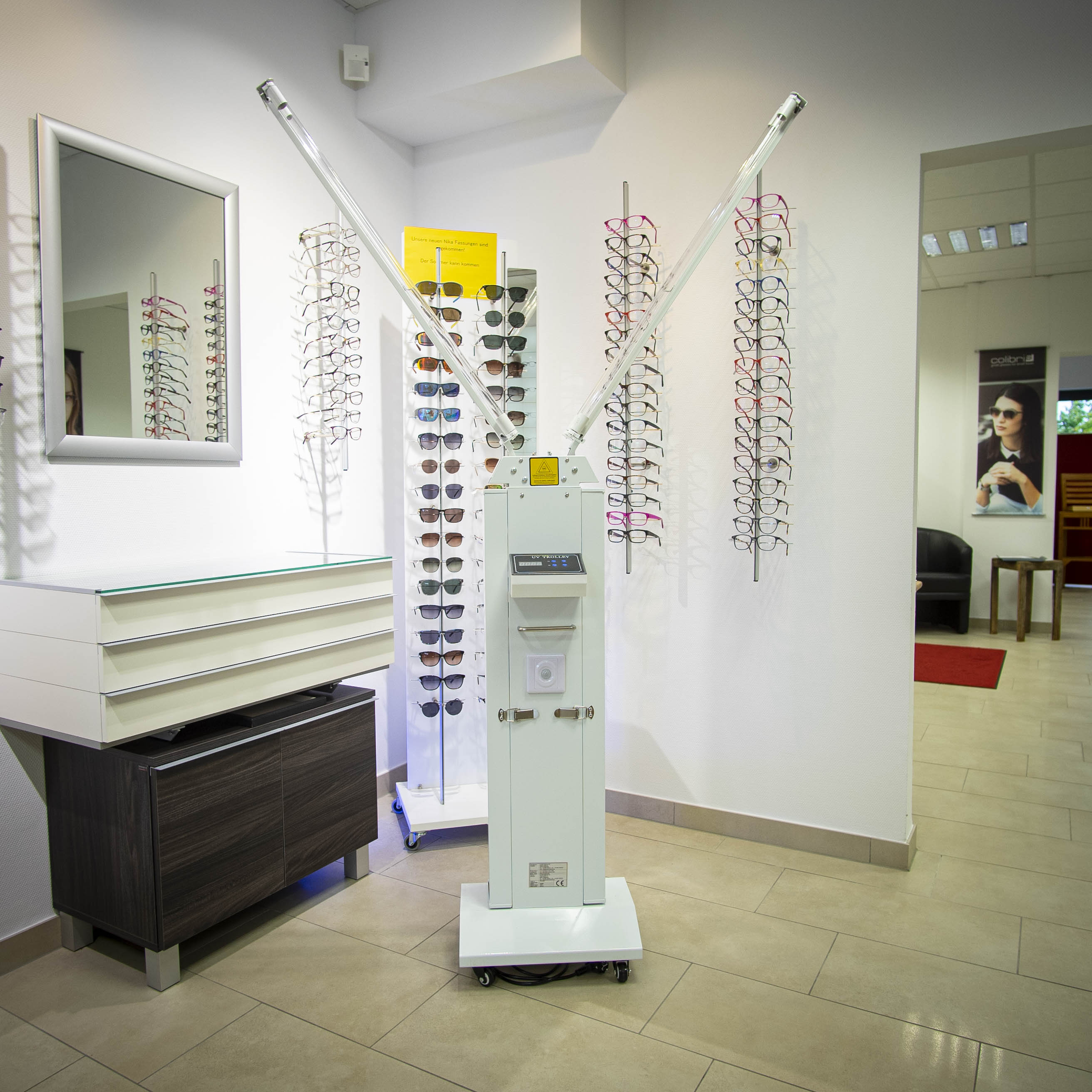 UV-C Desinfektionsstation 120W mit 4 Röhren für 60 m² Raumfläche, Good Connections®