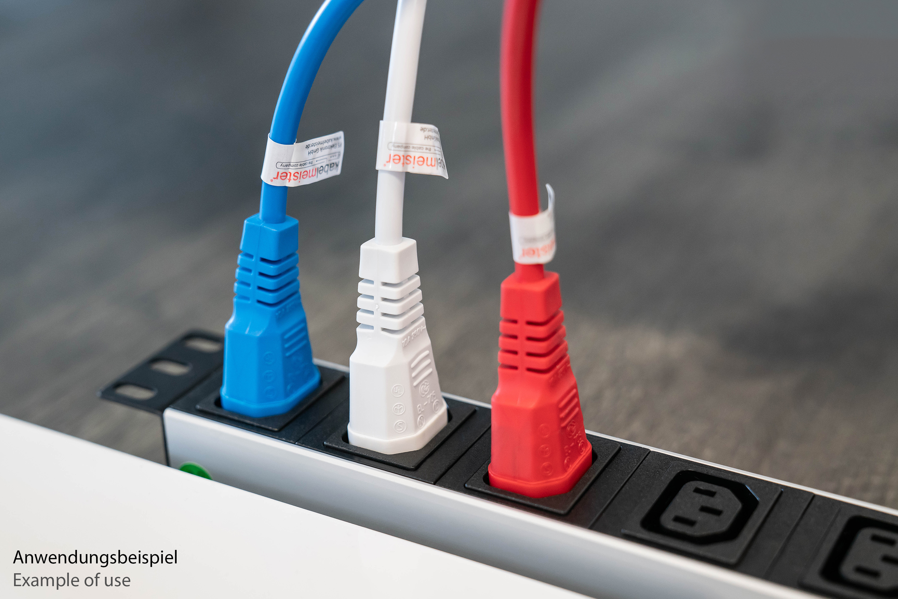 kabelmeister® Kaltgeräteverlängerung Kaltgeräte-Stecker C14 an Kaltgeräte-Buchse C13, blau, 0,75mm², 2m