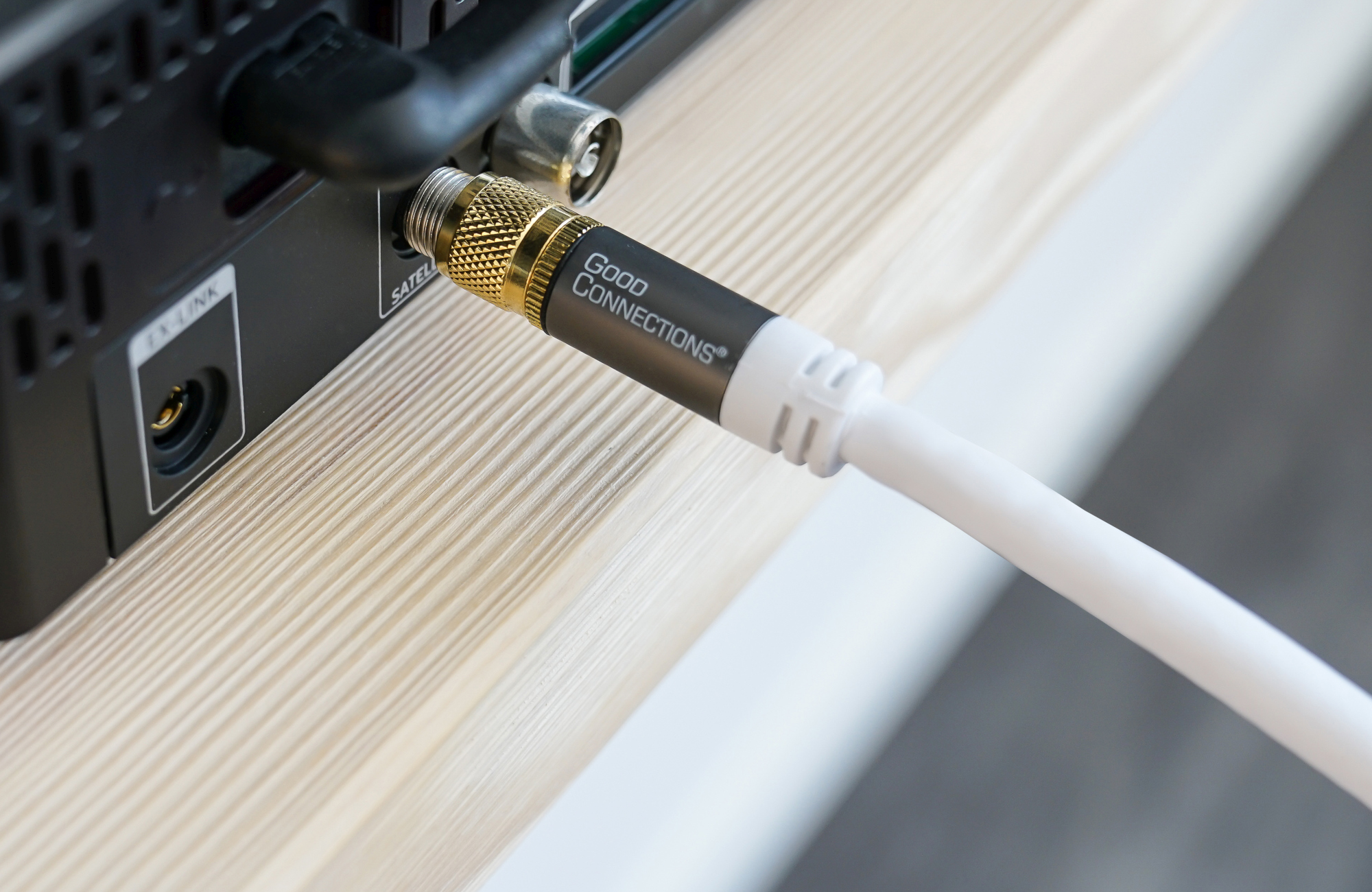 SAT Antennenkabel SmartFLEX, F-Stecker an F-Stecker, vergoldet, vierfach geschirmt, 120 dB, 75 Ohm, CU, weiß, 1,5m, Good Connections®