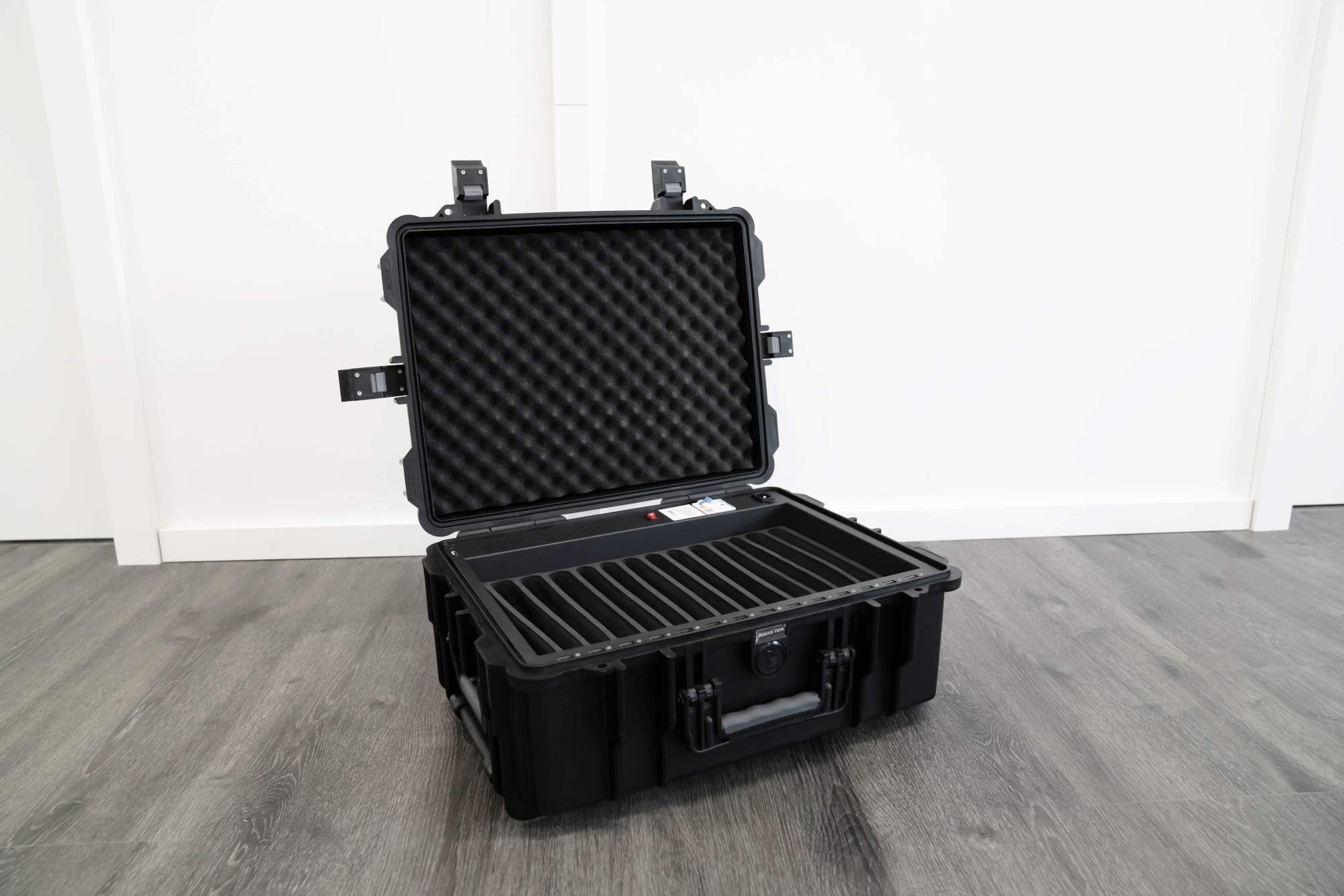 Good Connections® ATON4 T14S Tablet-Ladetrolley, USB-A Ausführung, Sync-Funktion, spritzwassergeschützt, schwarz