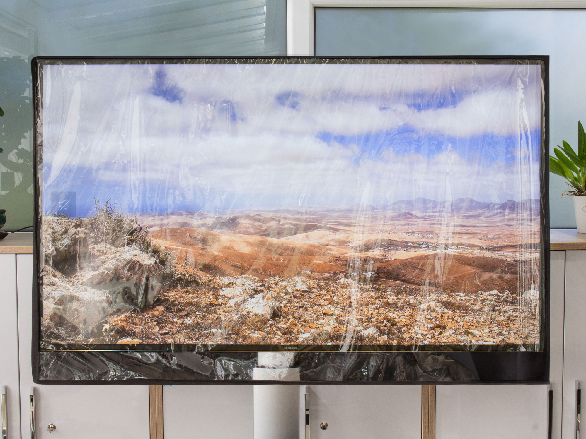 Python® Series TV-Cover Indoor/Outdoor – wetterfester Universalschutz für Ihr TV oder Monitor, 78x48 cm, 28“ bis 32“