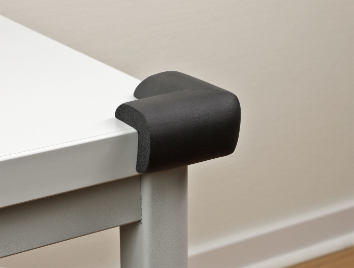 Schaumstoff Kantenschutz selbstklebend 70 x 67 x 35 mm schwarz, Delock® [18398]