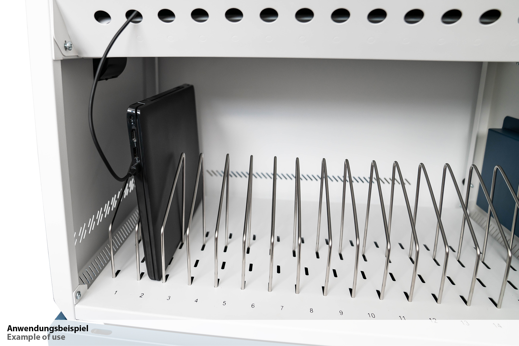 Good Connections® GEMMA N16 Notebook-Ladeschrank/-wagen für 16 Geräte, Schutzkontaktbuchsen, weiß/blau