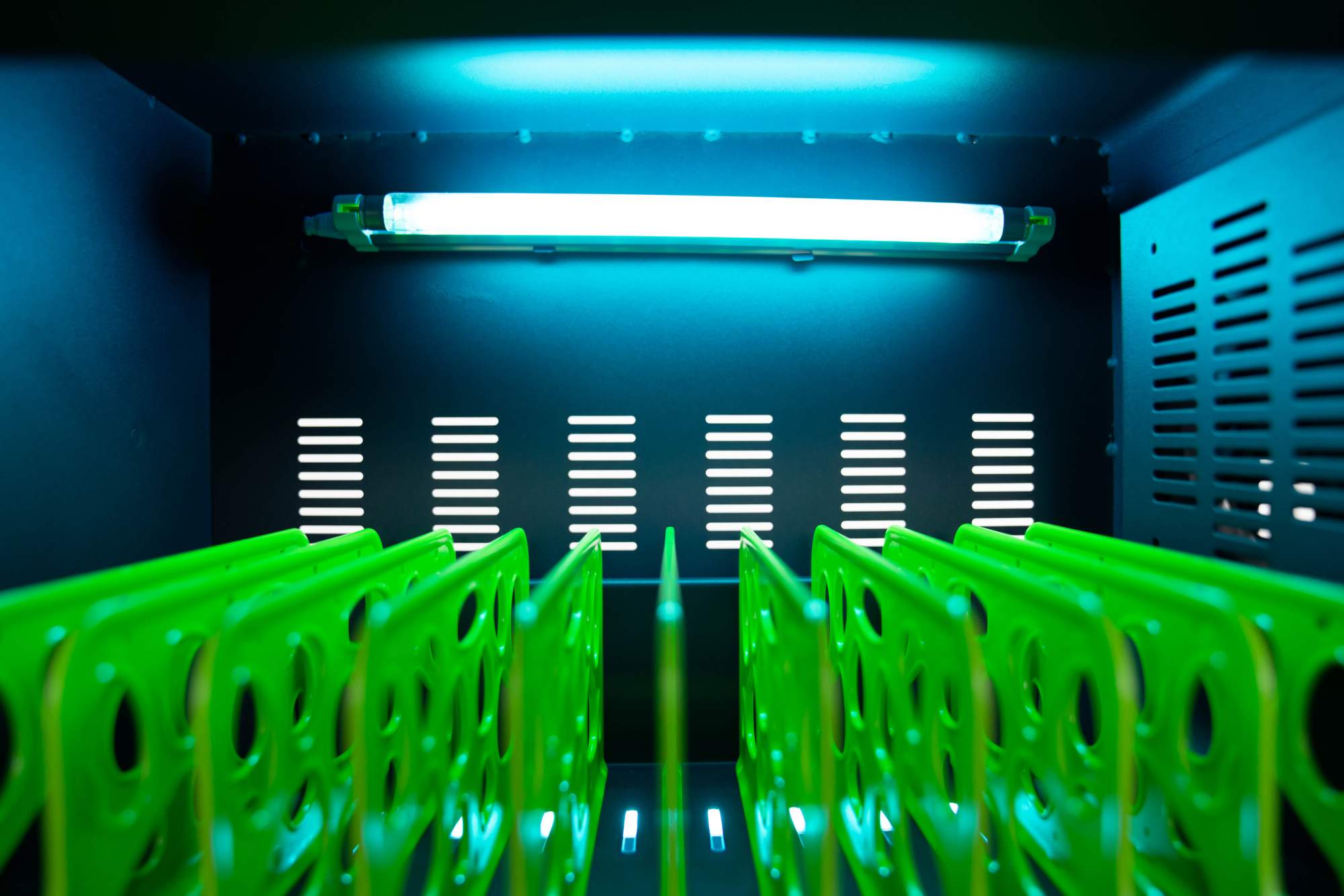 Good Connections® ANTARES PRO T40C Ladewagen bis 11", USB-C™, 30W Port, PD3.0, UVC-Desinfektion, grau