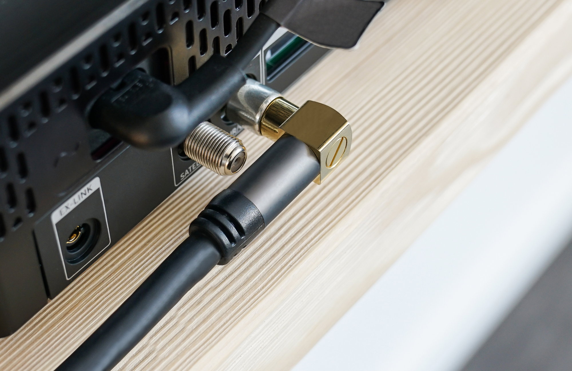 TV Antennenkabel SmartFLEX, IEC/Koax Winkel-Stecker an Buchse, vergoldet, vierfach geschirmt, 120 dB, 75 Ohm, CU, schwarz, 3m, Good Connections®