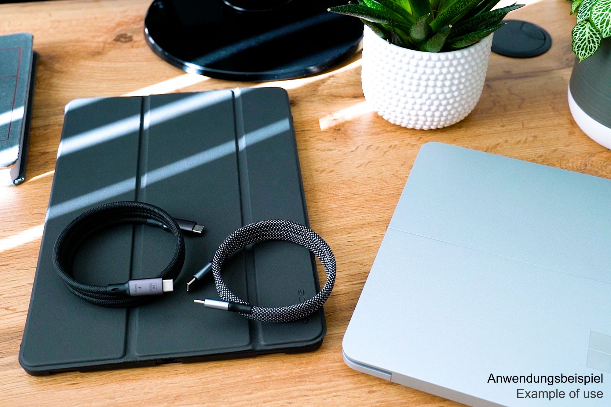 Magnetisches USB 2.0 Spiralkabel (60W), USB-C™Stecker an USB-C™ Stecker, schwarz / weiß, 1m, Good Connections®