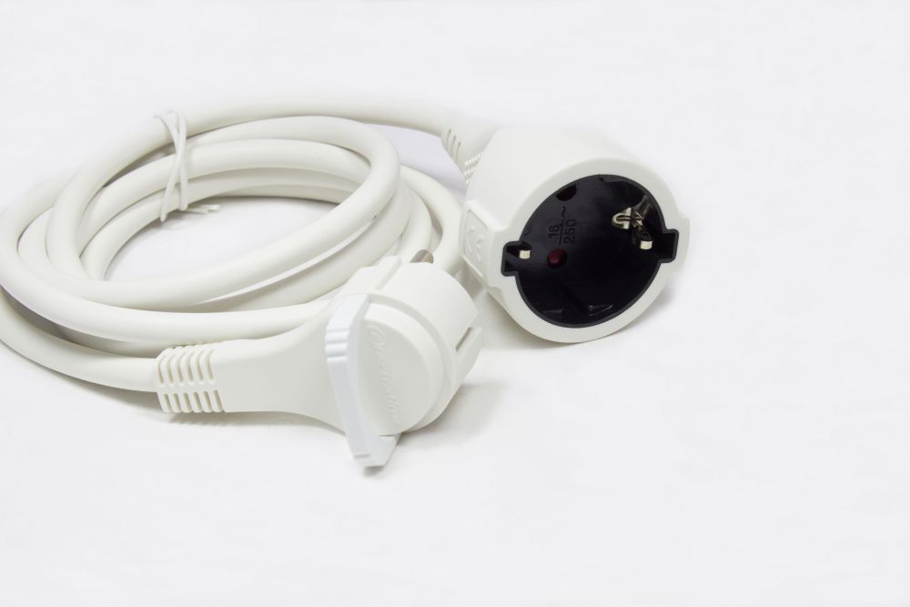 Verlängerung Schutzkontakt-Flachstecker Typ E+F (CEE 7/7, gewinkelt) an Buchse Typ F (CEE 7/3, gerade), weiß, 1,50 mm², 10 m, Good Connections®