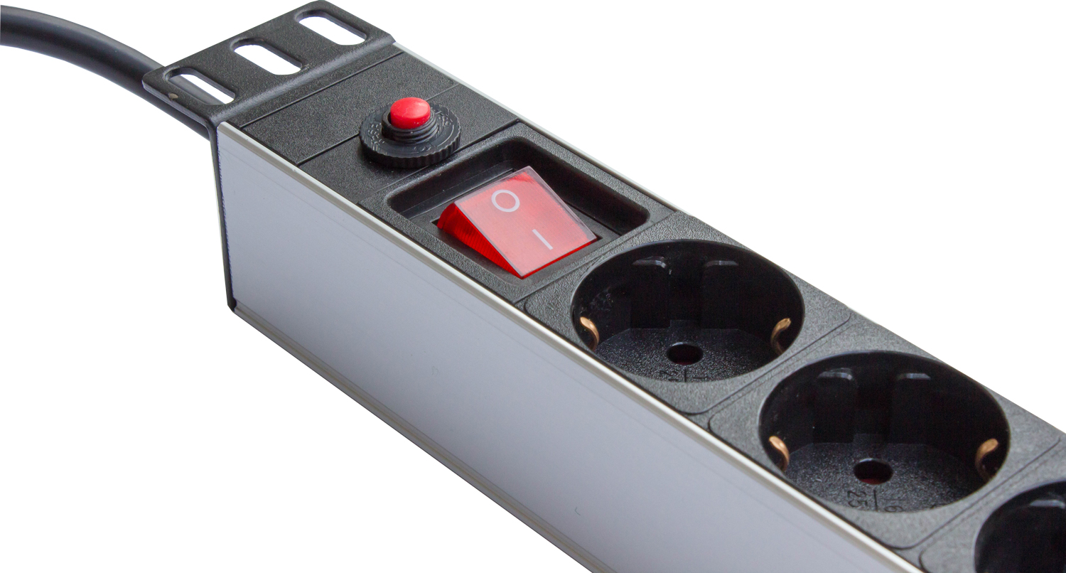 19" Steckdosenleiste, 1HE, Schutzkontakt-Stecker an 8x Schutzkontakt-Buchse, ÜSS, Schalter, Aluminiumprofil, Good Connections®