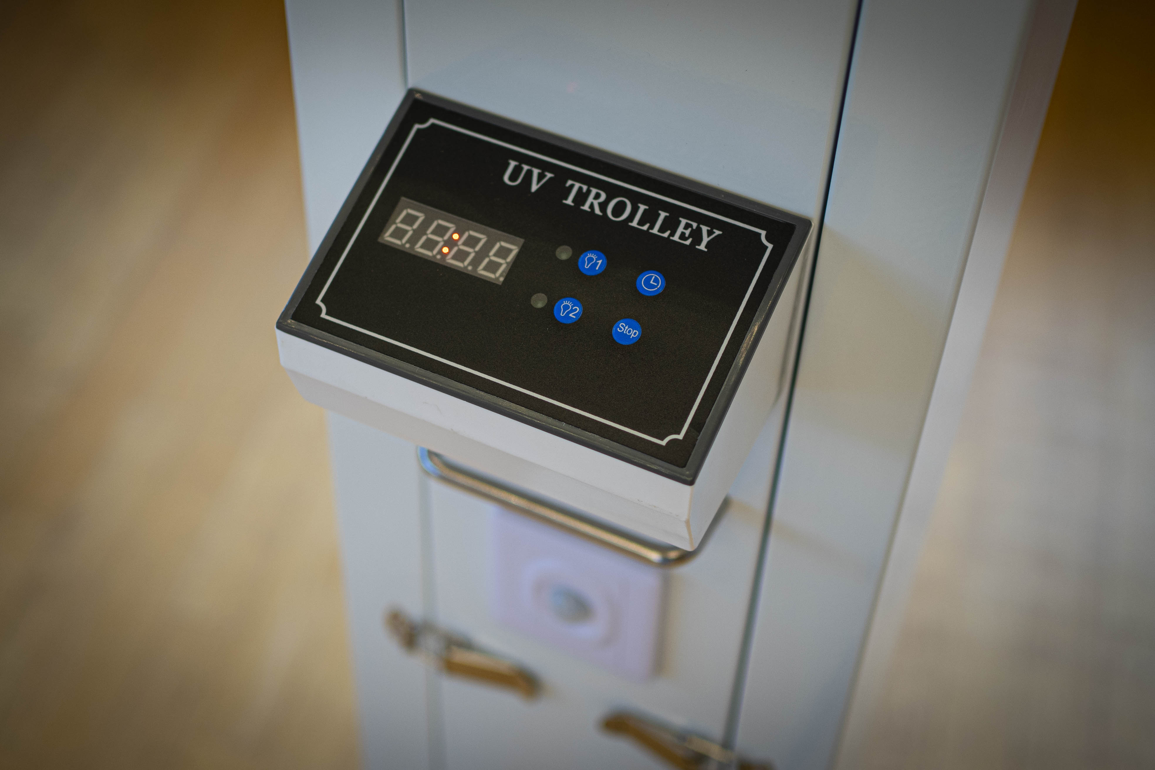 UV-C Desinfektionsstation 120W mit 4 Röhren für 60 m² Raumfläche, Good Connections®