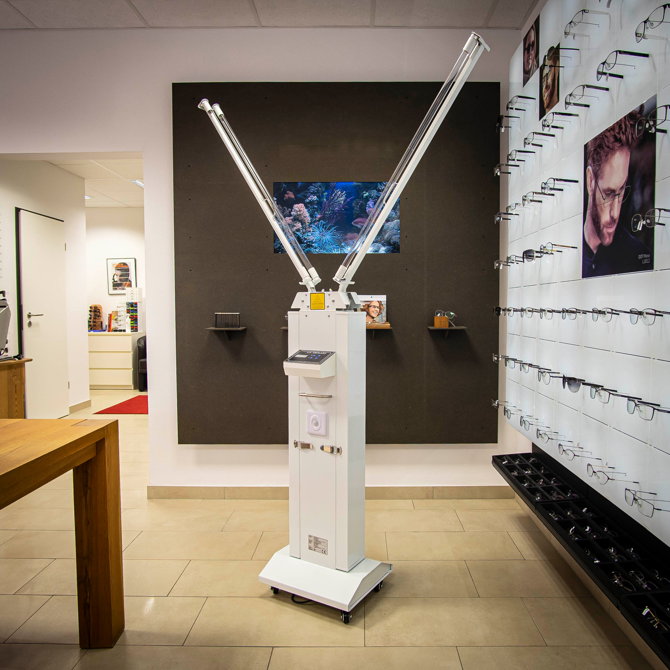 UV-C Desinfektionsstation 120W mit 4 Röhren für 60 m² Raumfläche, Good Connections®