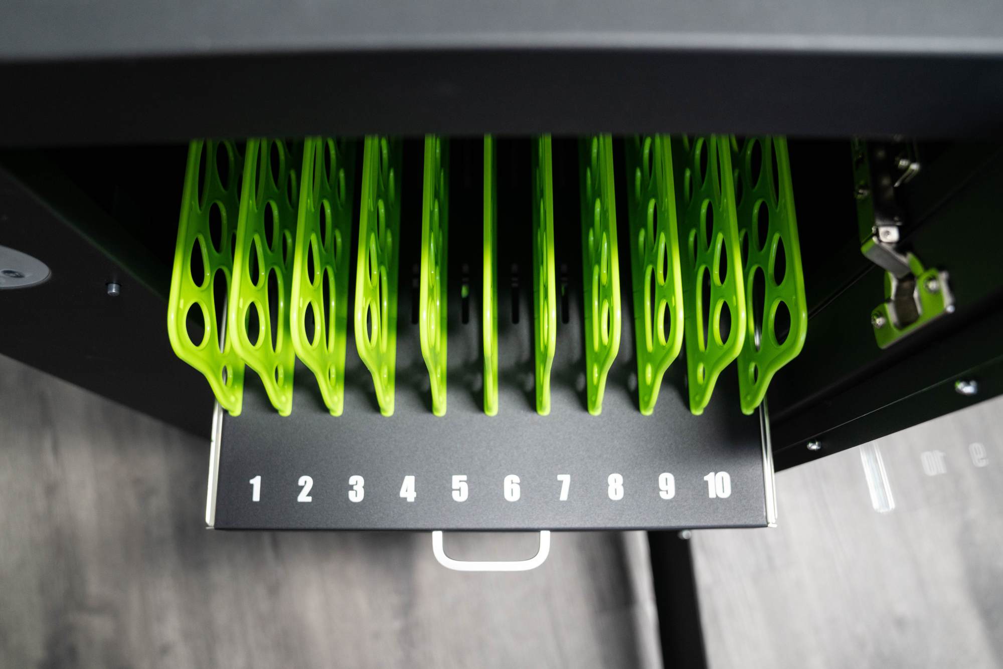 Good Connections® ANTARES PRO T10C Ladewagen bis 11", USB-C™, 30W Port, PD3.0, UVC-Desinfektion, grau