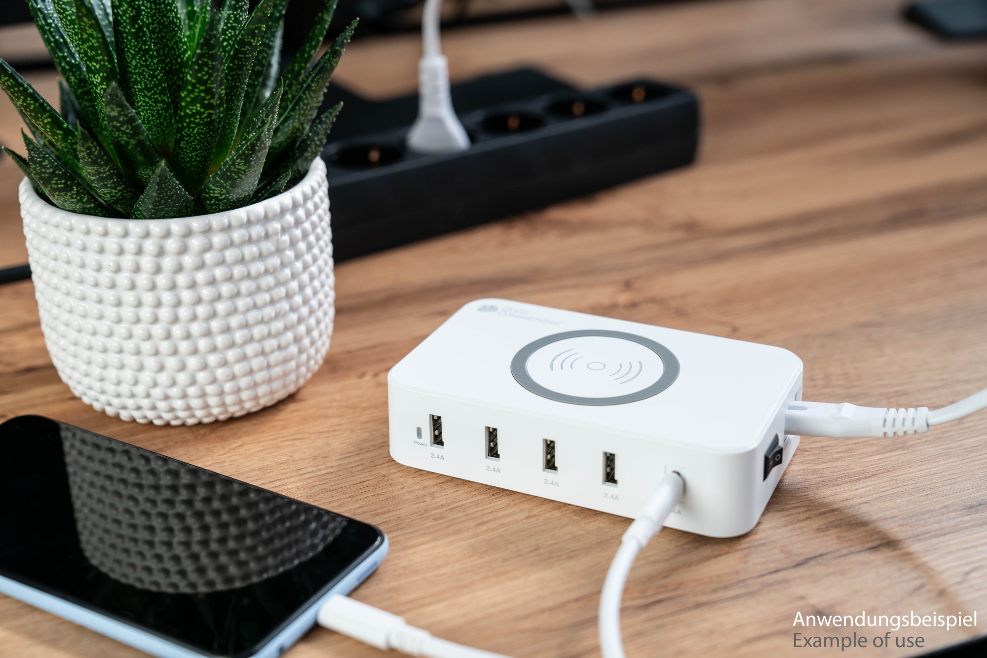 USB-Desktop-Ladestation 60W, 5-Port (1x USB-C™ und 4x USB-A), 10W Qi Wireless Charging, weiß, Good Connections®