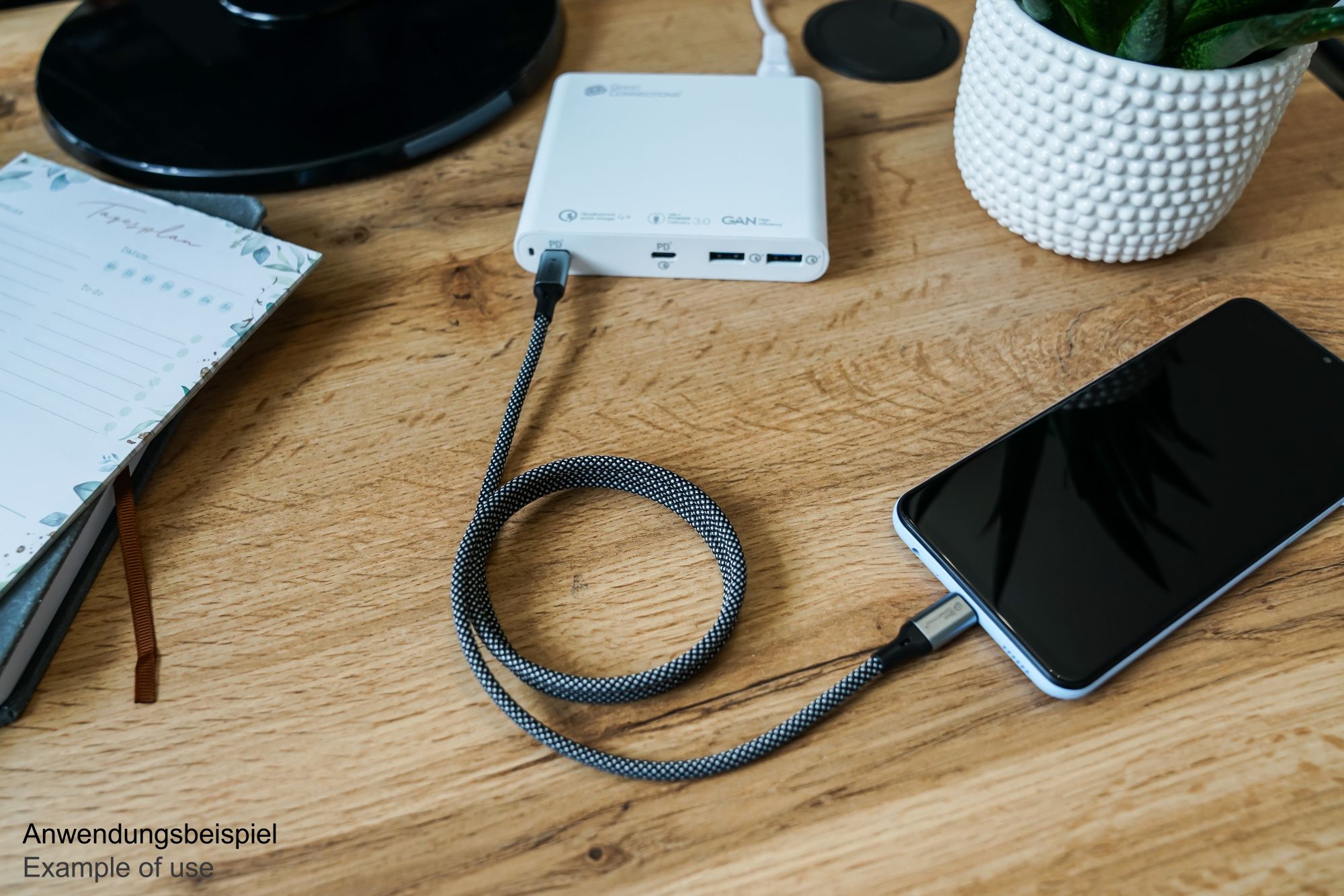 Magnetisches USB 2.0 Spiralkabel (60W), USB-C™Stecker an USB-C™ Stecker, schwarz / weiß, 1m, Good Connections®