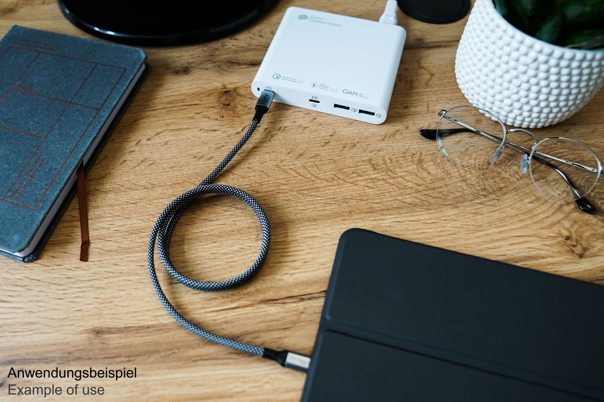 Magnetisches USB 2.0 Spiralkabel (60W), USB-C™Stecker an USB-C™ Stecker, schwarz / weiß, 1m, Good Connections®